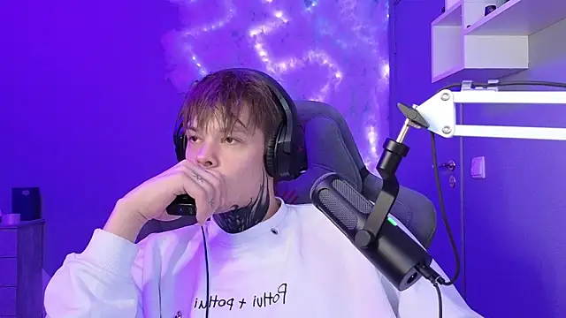 DENIS HERE online show from 01-16-25, 05:21