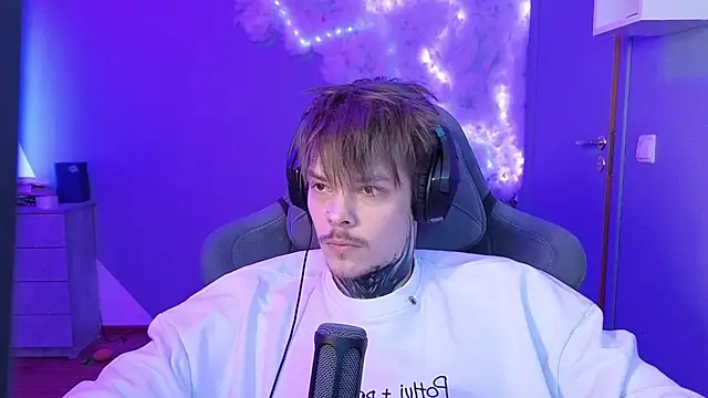 DENIS HERE online show from 01-22-25, 09:13