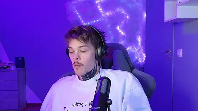 DENIS HERE online show from 01-24-25, 01:45