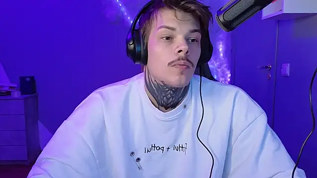 DENIS HERE online show from 01-24-25, 07:51