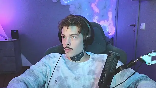 DENIS HERE online show from 01-30-25, 05:28