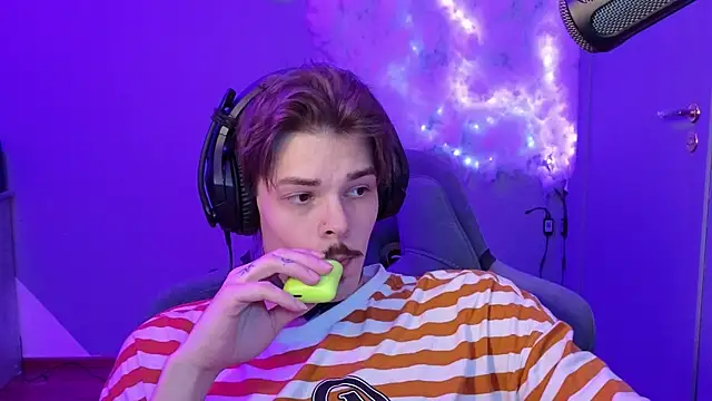 DENIS HERE online show from 02-01-25, 12:18