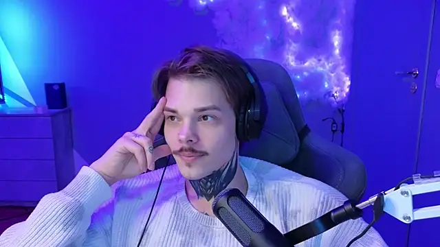 DENIS HERE online show from 02-01-25, 08:37