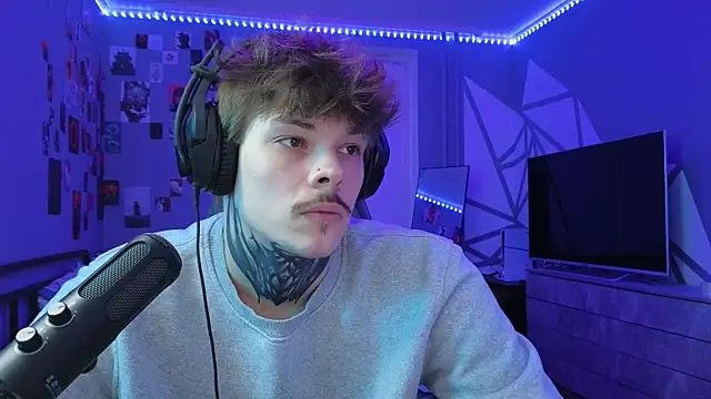 DENIS HERE online show from 02-07-25, 02:47