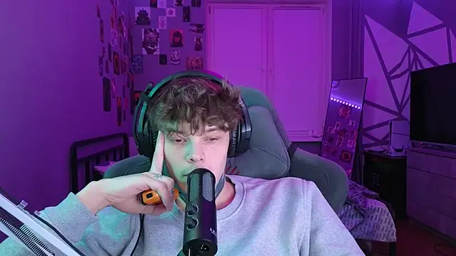 DENIS HERE online show from 02-12-25, 08:50