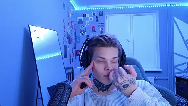 DENIS HERE online show from 03-01-25, 05:27