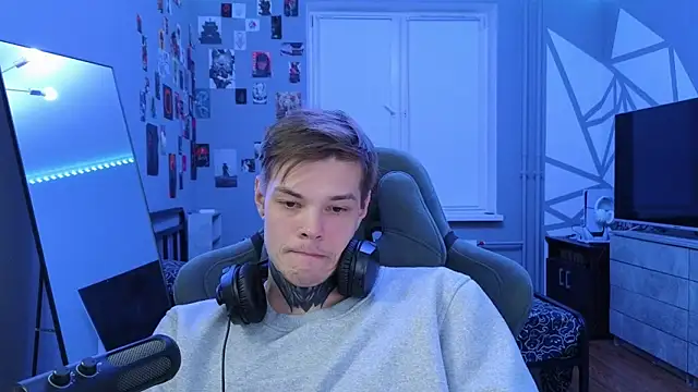 DENIS HERE online show from 03-01-25, 11:37