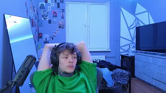 DENIS HERE online show from 03-20-25, 03:23