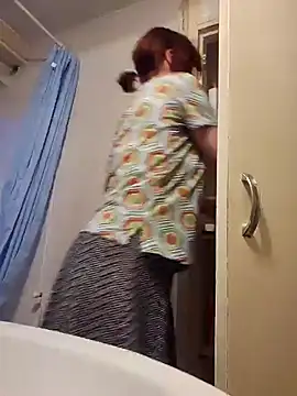 Exhibitionsplit online show from 01-26-25, 05:02