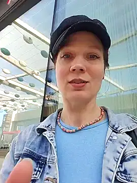 Exhibitionsplit online show from 02-11-25, 02:57