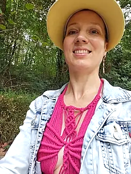 Exhibitionsplit online show from 09-15-25, 01:33