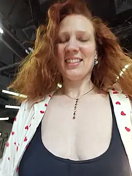 Snapshot of Exhibitionsplit chatting on 05-24-26, 03:06 Exhibitionsplit online show from 05-24-26, 03:06