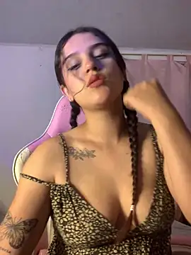 Snapshot of violet-333 chatting on 12-03-24, 05:09 violet-333 online show from 12-03-24, 05:09