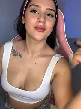 Snapshot of violet-333 chatting on 02-04-25, 07:22 violet-333 online show from 02-04-25, 07:22