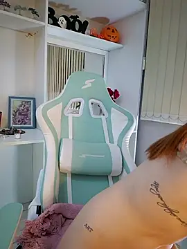 Snapshot of Ahrya_ chatting on 10-24-25, 12:08 Ahrya online show from 10-24-25, 12:08