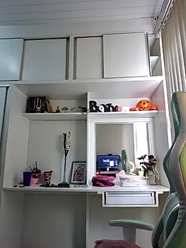 Snapshot of Ahrya_ chatting on 10-31-25, 12:17 Ahrya online show from 10-31-25, 12:17