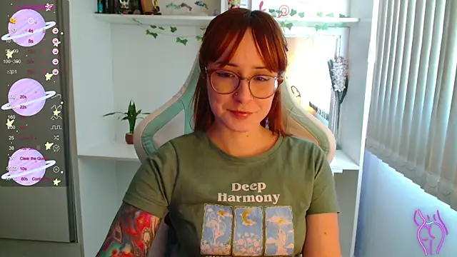 Snapshot of Ahrya_ chatting on 11-11-25, 12:27 Ahrya online show from 11-11-25, 12:27