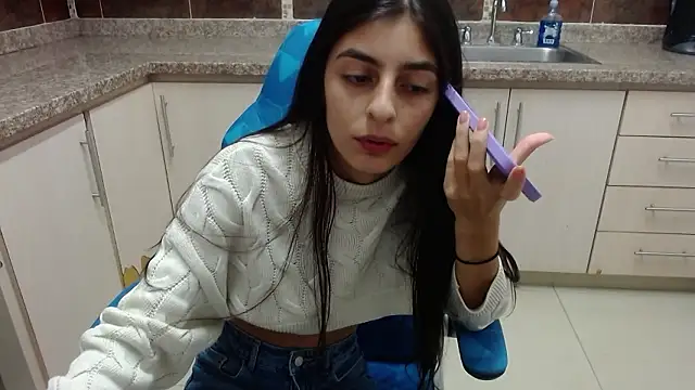 Snapshot of cristel_17 chatting on 03-10-26, 01:49 cristel 17 online show from 03-10-26, 01:49