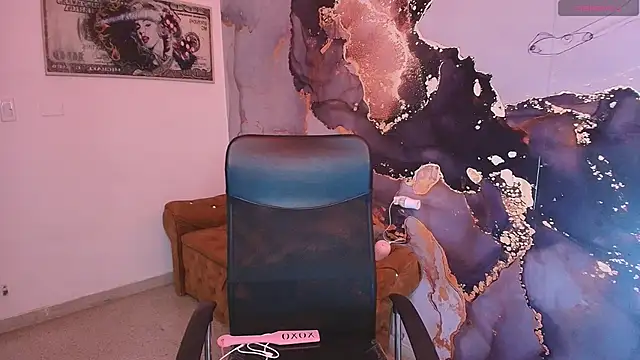 Snapshot of meliboobs_ chatting on 03-05-25, 08:32 meliboobs online show from 03-05-25, 08:32