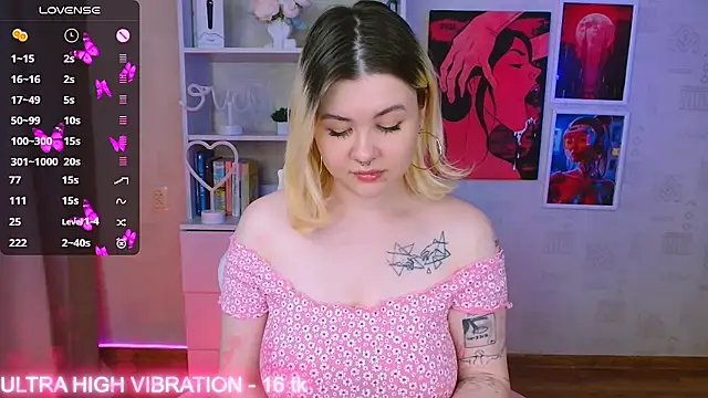 Snapshot of cutie_mili chatting on 02-01-25, 11:32 cutie mili online show from 02-01-25, 11:32