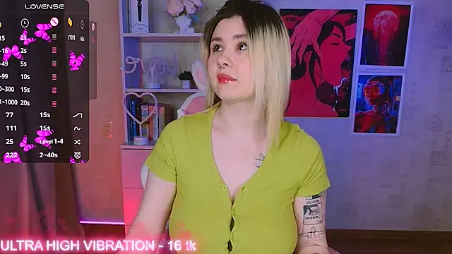 Snapshot of cutie_mili chatting on 02-04-25, 03:33 cutie mili online show from 02-04-25, 03:33