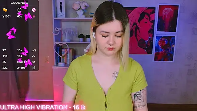 Snapshot of cutie_mili chatting on 02-04-25, 11:49 cutie mili online show from 02-04-25, 11:49