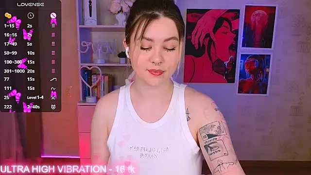 Snapshot of cutie_mili chatting on 02-05-25, 03:55 cutie mili online show from 02-05-25, 03:55