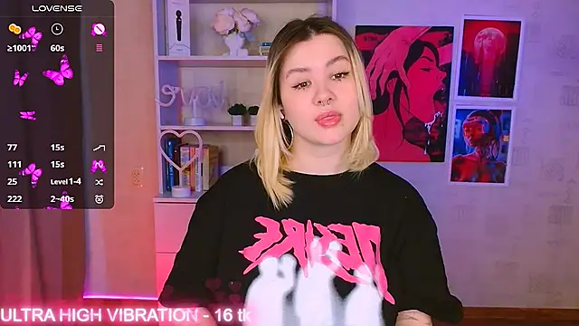 Snapshot of cutie_mili chatting on 02-06-25, 10:59 cutie mili online show from 02-06-25, 10:59