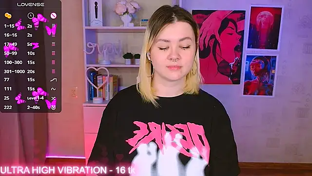 Snapshot of cutie_mili chatting on 02-06-25, 02:04 cutie mili online show from 02-06-25, 02:04