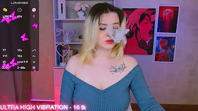 Snapshot of cutie_mili chatting on 02-14-25, 10:58 cutie mili online show from 02-14-25, 10:58