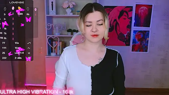 Snapshot of cutie_mili chatting on 02-16-25, 02:42 cutie mili online show from 02-16-25, 02:42