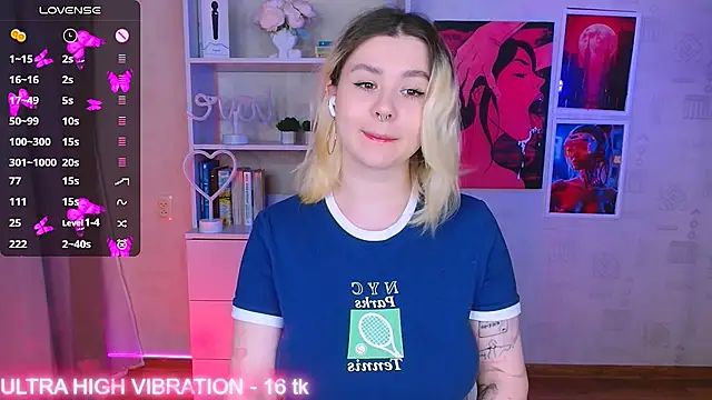 Snapshot of cutie_mili chatting on 02-21-25, 03:34 cutie mili online show from 02-21-25, 03:34