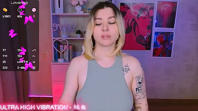 Snapshot of cutie_mili chatting on 02-23-25, 07:11 cutie mili online show from 02-23-25, 07:11