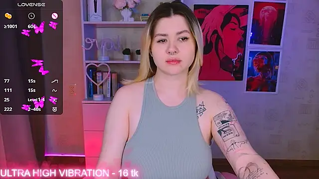 Snapshot of cutie_mili chatting on 02-23-25, 10:39 cutie mili online show from 02-23-25, 10:39