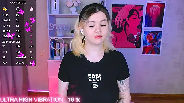 Snapshot of cutie_mili chatting on 02-24-25, 03:23 cutie mili online show from 02-24-25, 03:23