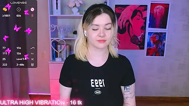 Snapshot of cutie_mili chatting on 02-24-25, 07:11 cutie mili online show from 02-24-25, 07:11