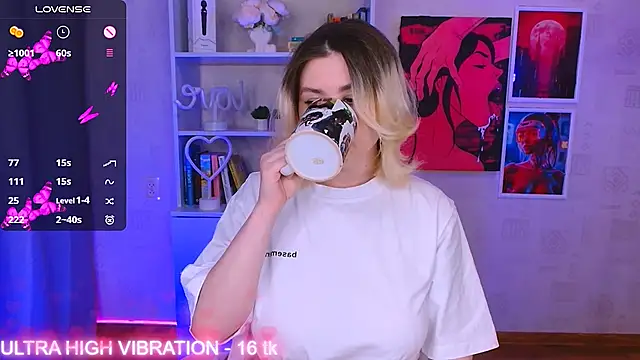 Snapshot of cutie_mili chatting on 03-13-25, 06:58 cutie mili online show from 03-13-25, 06:58