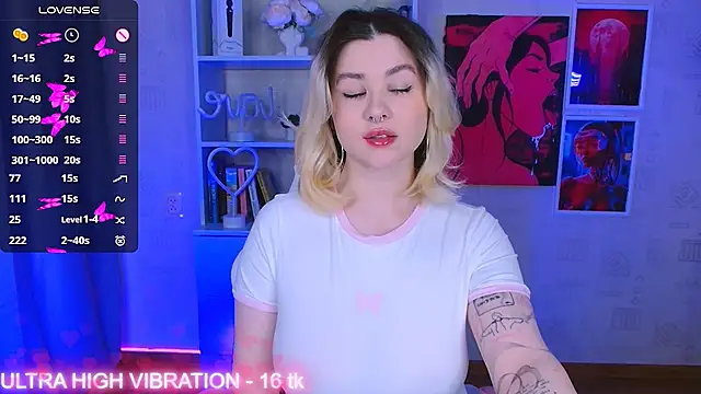 Snapshot of cutie_mili chatting on 03-15-25, 05:52 cutie mili online show from 03-15-25, 05:52