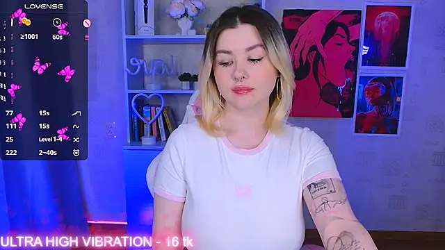 Snapshot of cutie_mili chatting on 03-15-25, 11:19 cutie mili online show from 03-15-25, 11:19