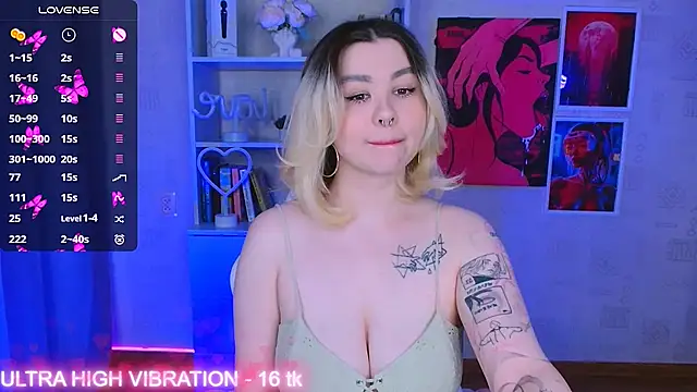 Snapshot of cutie_mili chatting on 03-17-25, 11:10 cutie mili online show from 03-17-25, 11:10