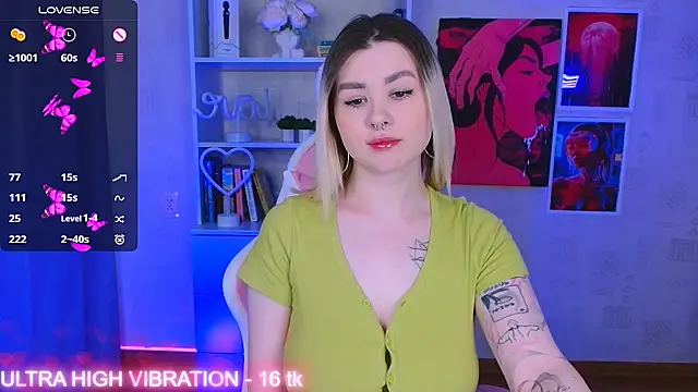 Snapshot of cutie_mili chatting on 03-18-25, 08:03 cutie mili online show from 03-18-25, 08:03