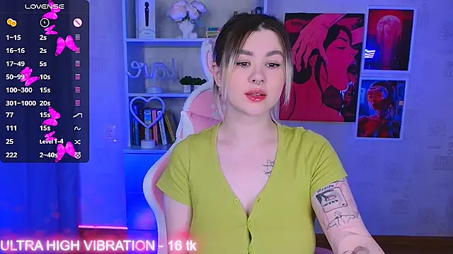 Snapshot of cutie_mili chatting on 03-18-25, 11:30 cutie mili online show from 03-18-25, 11:30