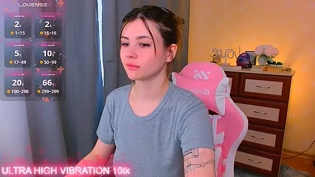 Snapshot of cutie_mili chatting on 09-16-25, 07:42 cutie mili online show from 09-16-25, 07:42