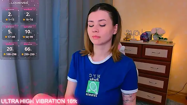 Snapshot of cutie_mili chatting on 09-18-25, 07:32 cutie mili online show from 09-18-25, 07:32