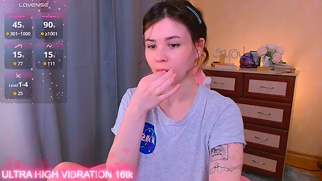 Snapshot of cutie_mili chatting on 10-06-25, 07:39 cutie mili online show from 10-06-25, 07:39