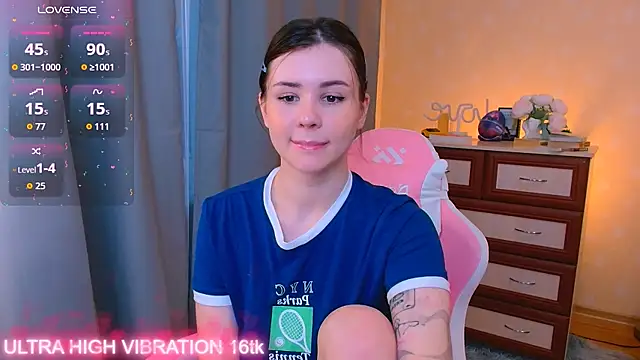 Snapshot of cutie_mili chatting on 10-08-25, 07:17 cutie mili online show from 10-08-25, 07:17