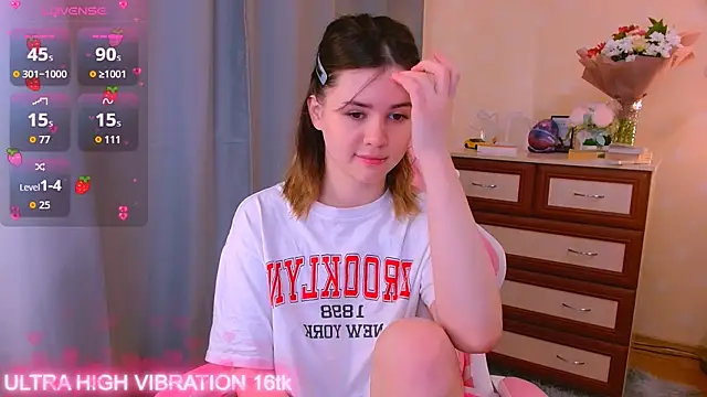 Snapshot of cutie_mili chatting on 10-10-25, 06:34 cutie mili online show from 10-10-25, 06:34