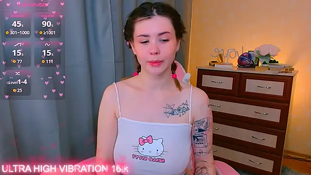 Snapshot of cutie_mili chatting on 10-16-25, 07:42 cutie mili online show from 10-16-25, 07:42