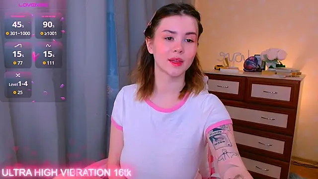 Snapshot of cutie_mili chatting on 10-18-25, 09:21 cutie mili online show from 10-18-25, 09:21