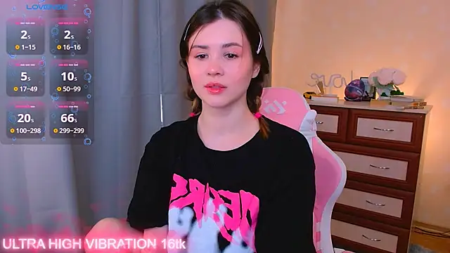 Snapshot of cutie_mili chatting on 10-19-25, 07:09 cutie mili online show from 10-19-25, 07:09